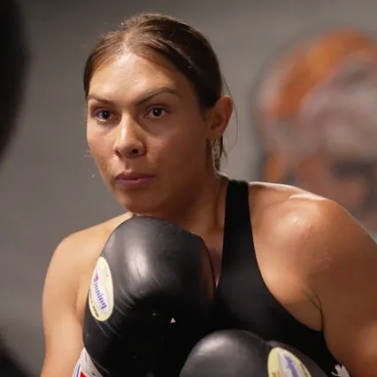 CheKenneally WBA Women’s Light Heavyweight World Champion Che Kenneally training in boxing gloves inside a gym